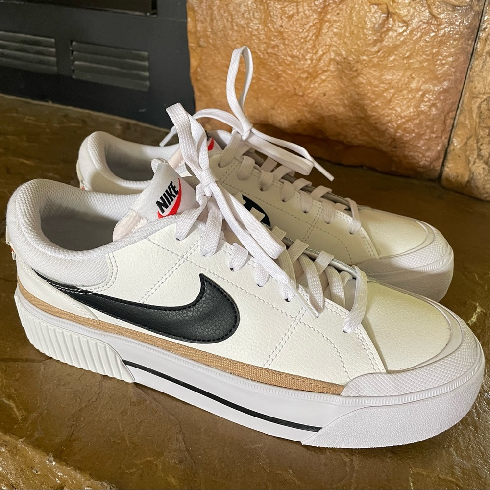 Nike Court Legacy Lift size 9